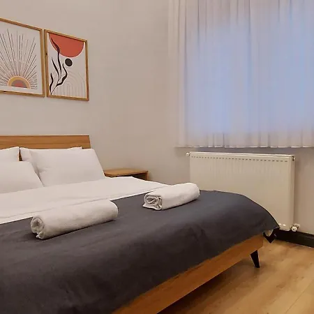 New Flat&large Living Space 2-6 Near By Lara דירה