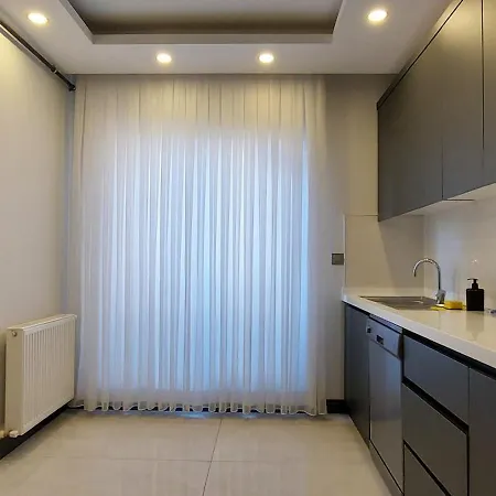 New Flat&large Living Space 2-6 Near By Lara דירה *