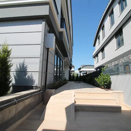 דירה New Flat&large Living Space 2-6 Near By Lara *